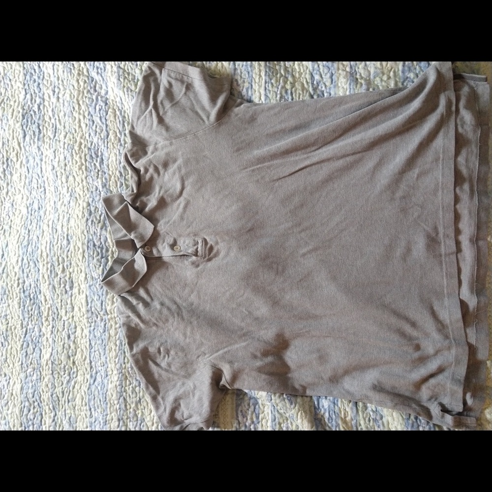 Gray Gap polo shirt